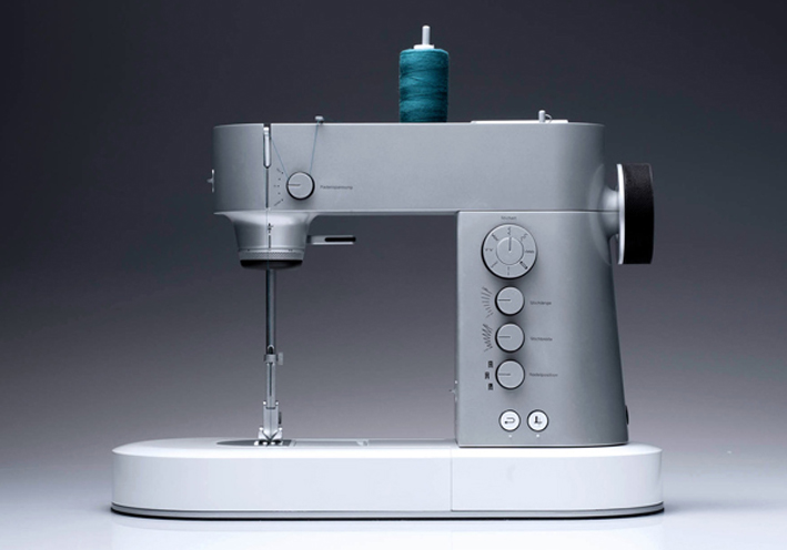 Máquina de costura criada pela designer alemã Susanne Eichel. DIY!